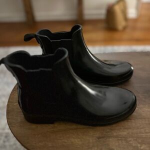 Hunter Women’s Original Refined Chelsea Rain Boots in Black Gloss